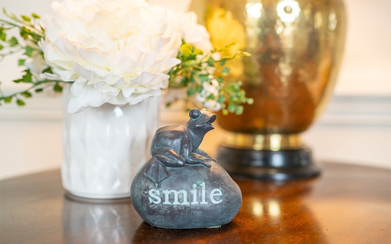 Small stone statuette that says smile